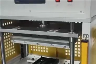 汽車(chē)配件伺服型熱壓機(jī)